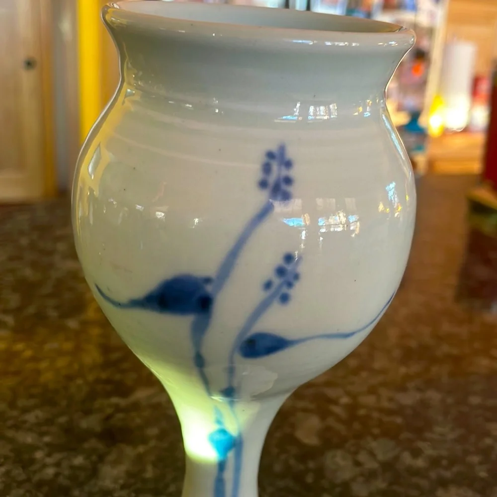 Fine painted design pottery vase or mug with‎ maker’s mark